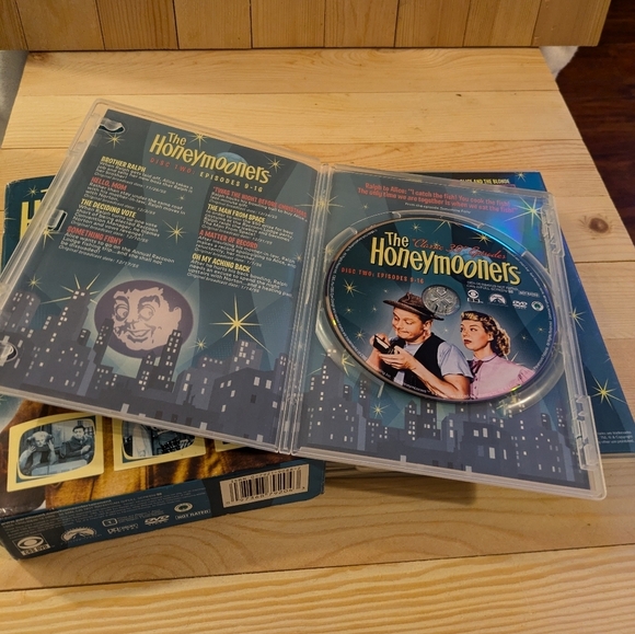 The Honeymooners Classic 39 Episodes DVD Set Pre-owned - Picture 4 of 9